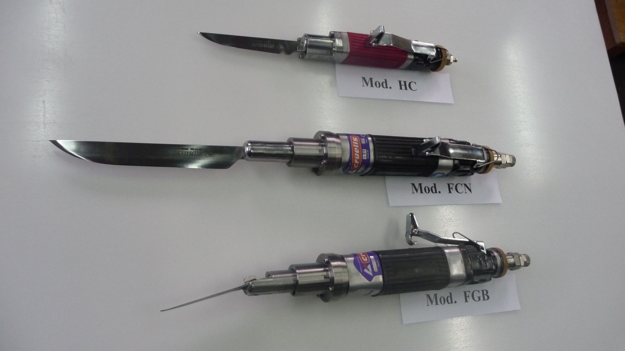 Cuchillo HC junto a los modelos FCN y FGB